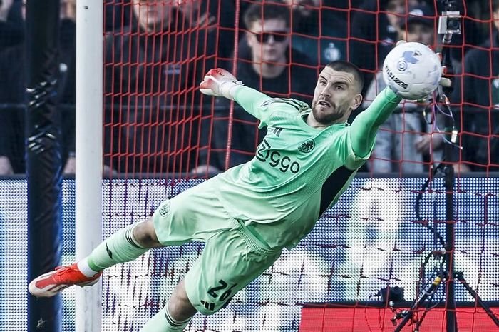 Jadi Cadangan Ter Stegen, Maarten Paes Dipuji Setinggi Langit
