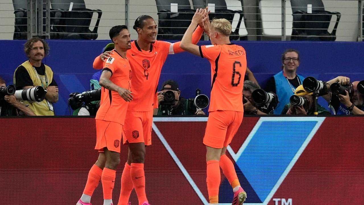 Xavi Berhasil Bujuk Virgil van Dijk Batal Pensiun dari Timnas Belanda